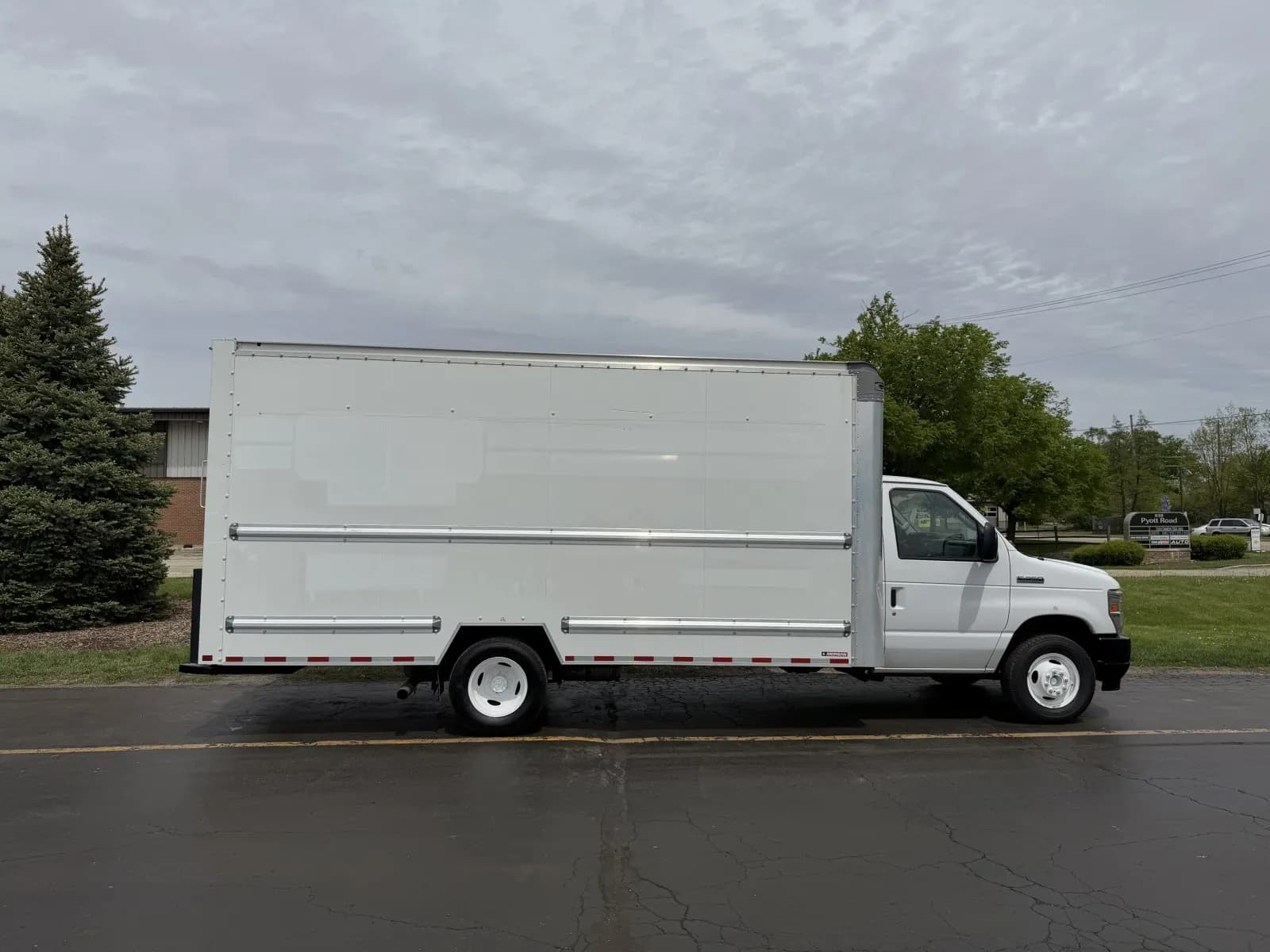 2022 Ford E-350 - Box