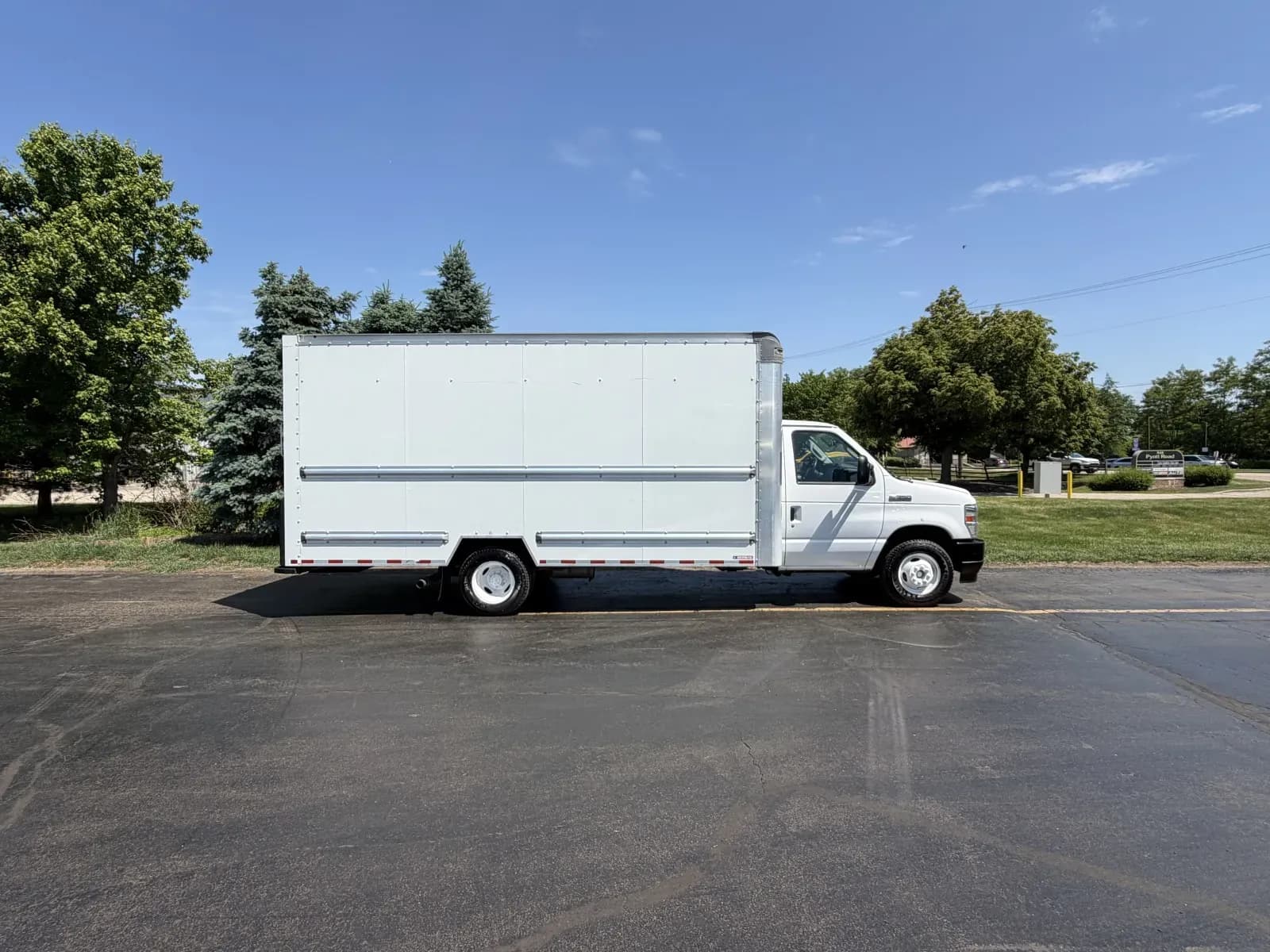 2022 Ford E-350 - Box