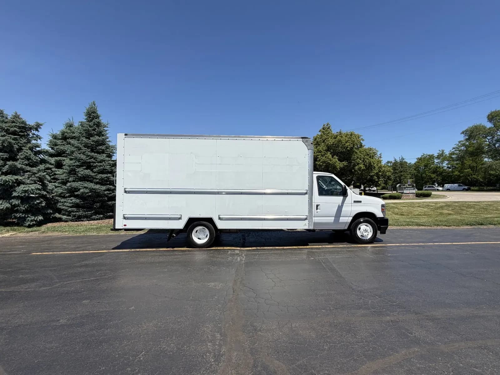 2022 Ford E-350 - Box