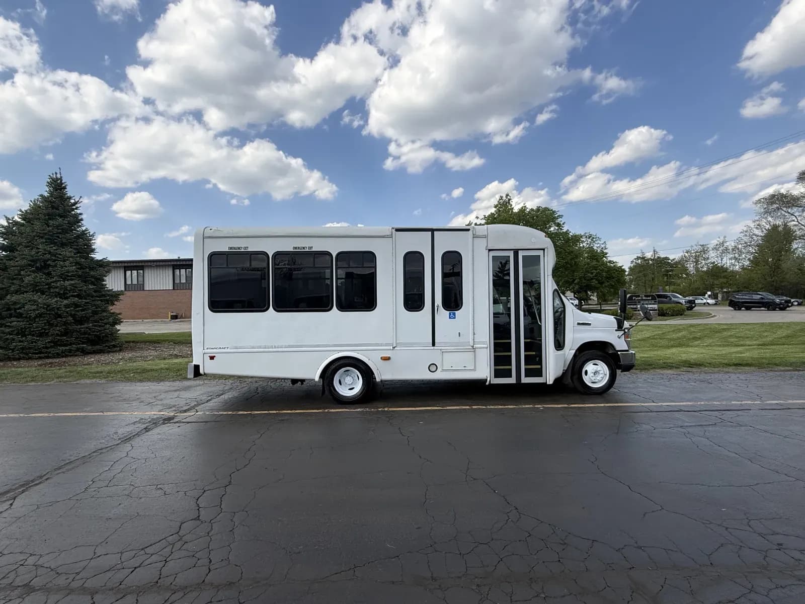 2016 Ford E-350 - Shuttle Bus