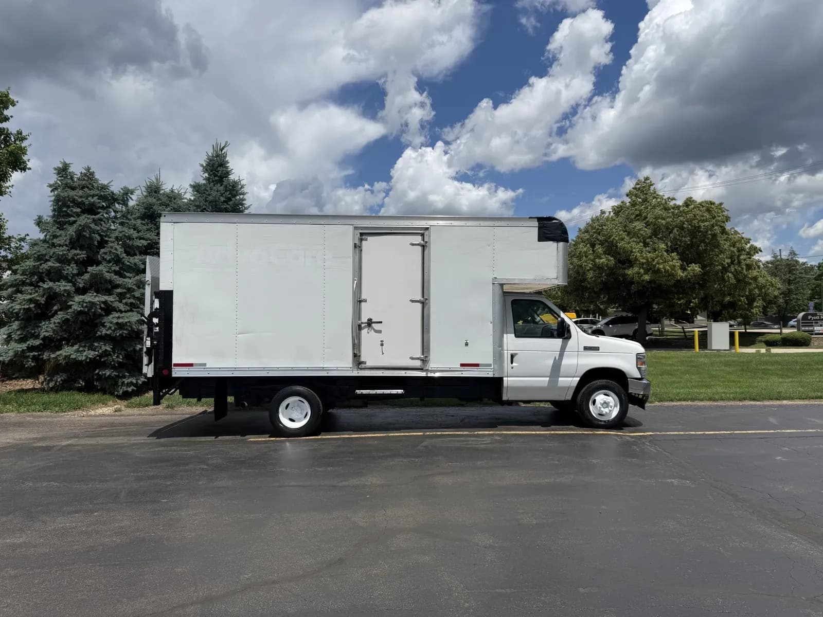 2021 Ford E450 - Box