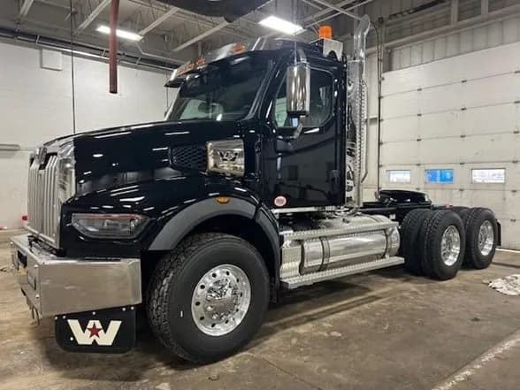 2026 Western Star 49X Daycab - Day Cab