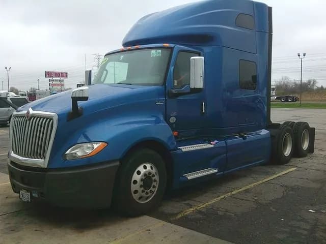 2019 International LT625 2019 - Sleeper