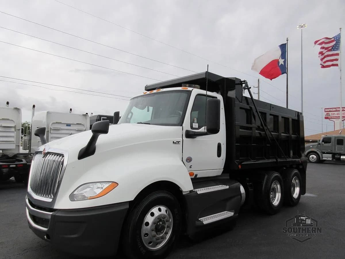 2021 International LT - Dump