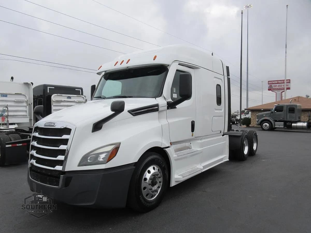 2020 Freightliner Cascadia - Sleeper