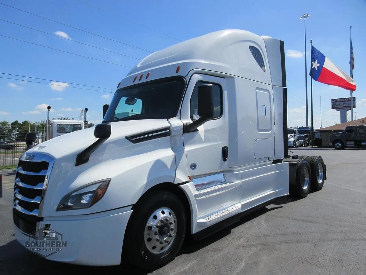2020 Freightliner Cascadia - Sleeper