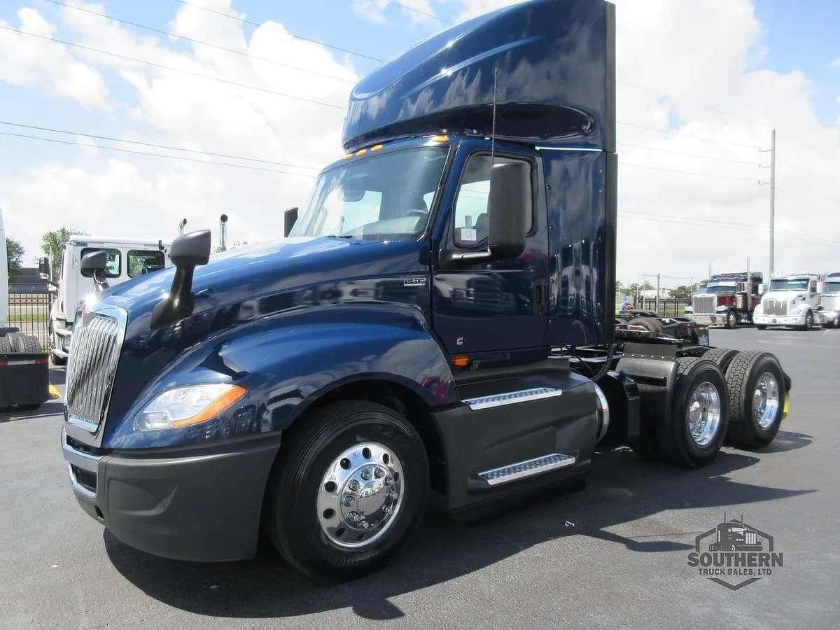 2021 International LT - Day Cab