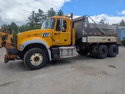 2013 Mack Granite GU713 Plow/Dump Truck - Dump