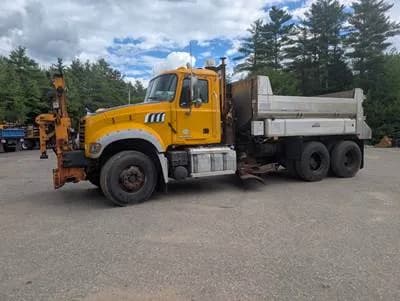 2013 Mack Granite GU713 Plow/Dump Truck - Dump