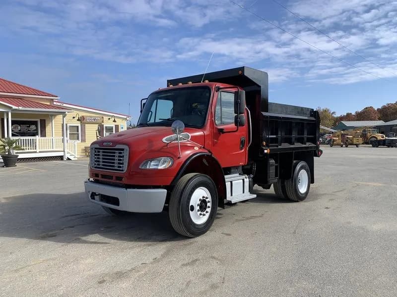 2013 Freightliner M2106