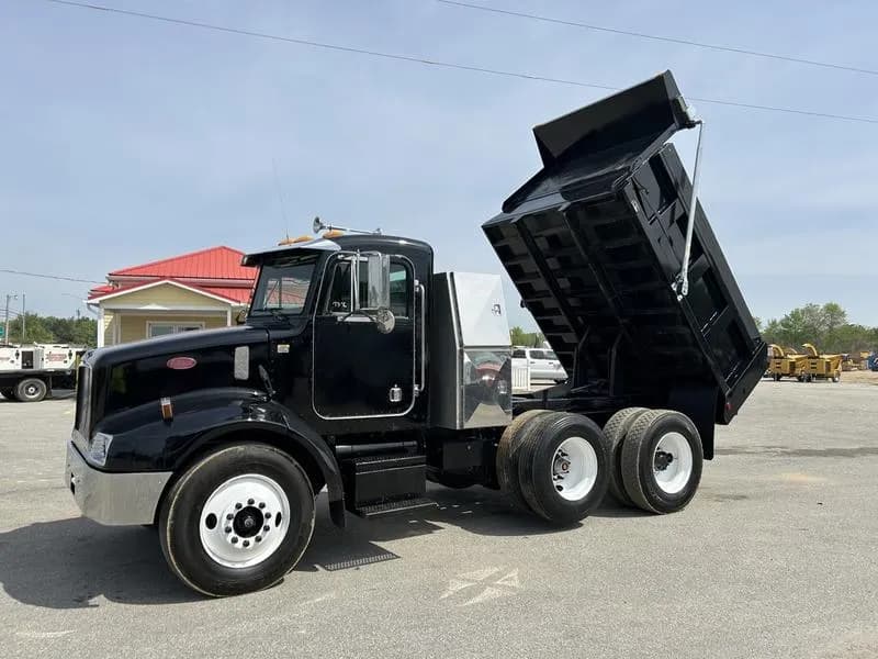 2001 Peterbilt 330