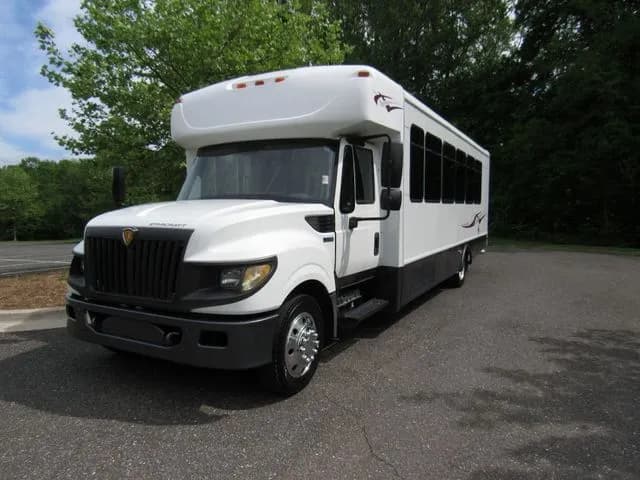 2013 International 3000 - StarCraft Allstar Bus - 29 Passengers + Rear Luggage - Passenger Bus / Shuttle Bus / SUV