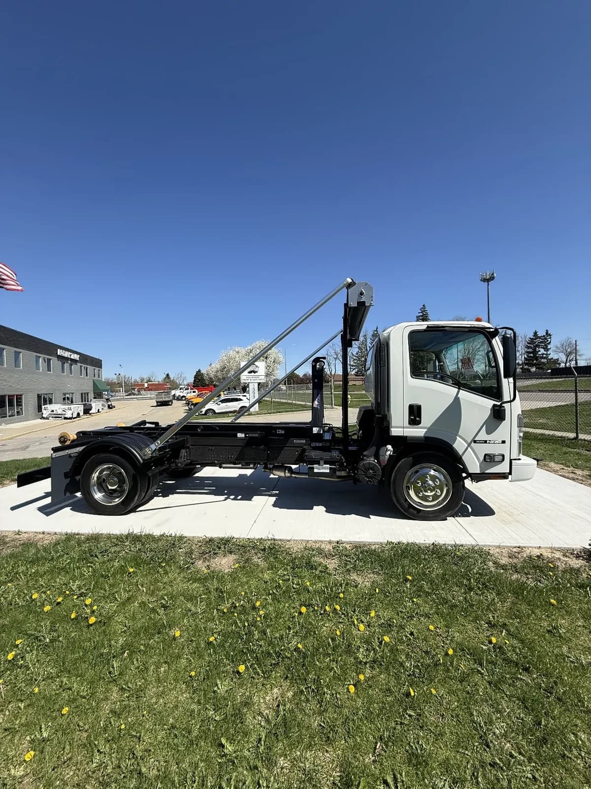 2024 Isuzu NRR Hooklift Truck - Utility