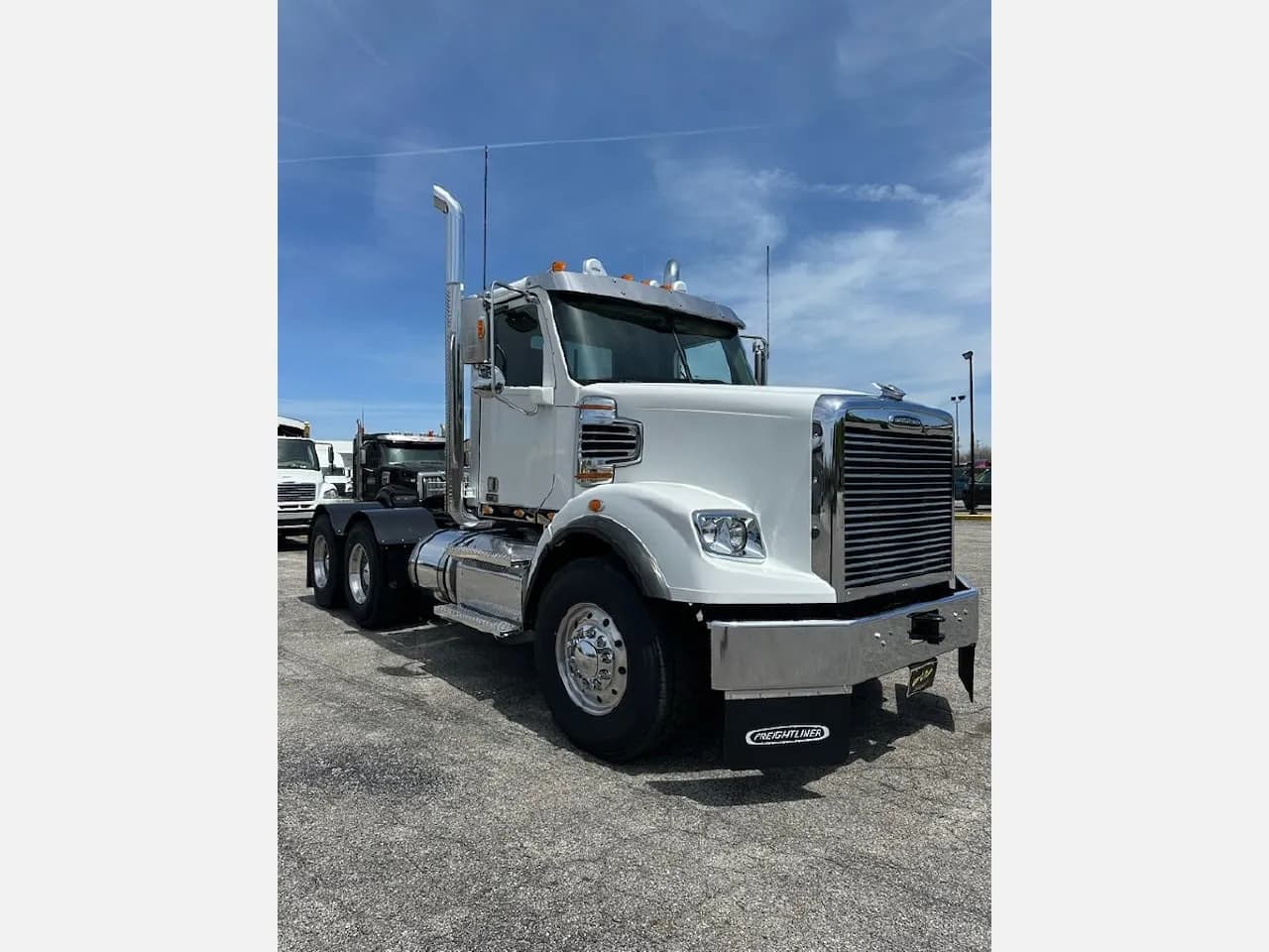 2020 Freightliner 122SD - Day Cab