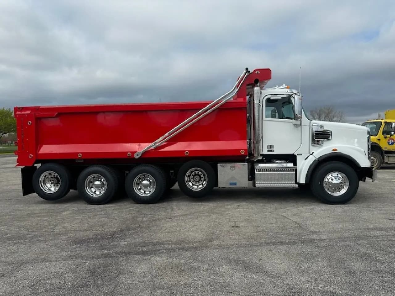 2022 Freightliner 122SD - Dump
