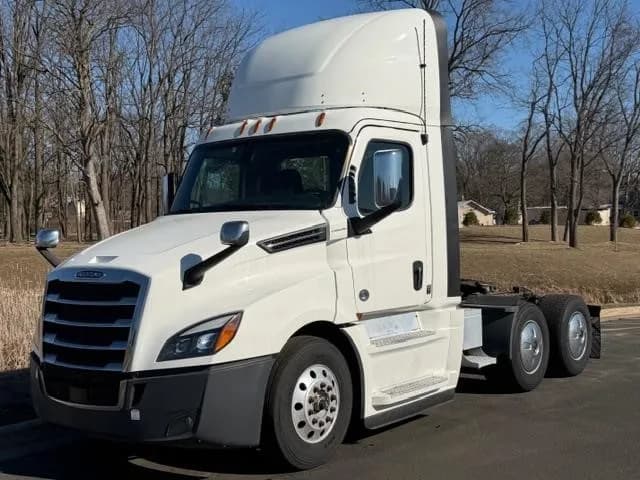 2020 Freightliner Cascadia - Day Cab