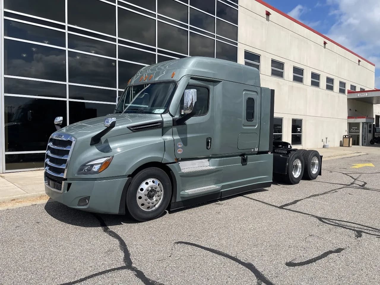 2026 Freightliner Cascadia - Sleeper