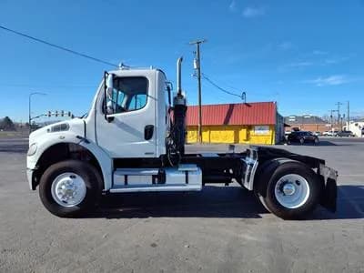 2010 Freightliner M2 106 - Day Cab