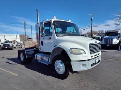2010 Freightliner M2 106 - Day Cab