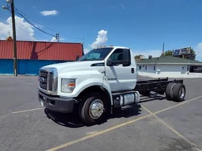 2017 Ford F-650 XLT Cab & Chassis Truck Under CDL Low - Chassis