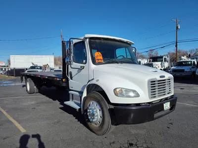 2011 Freightliner M2106 Single Axle 26,000 G.V.W - Flatbed