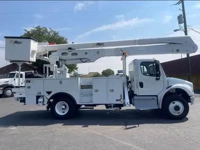 2015 Freightliner M2106 - Bucket