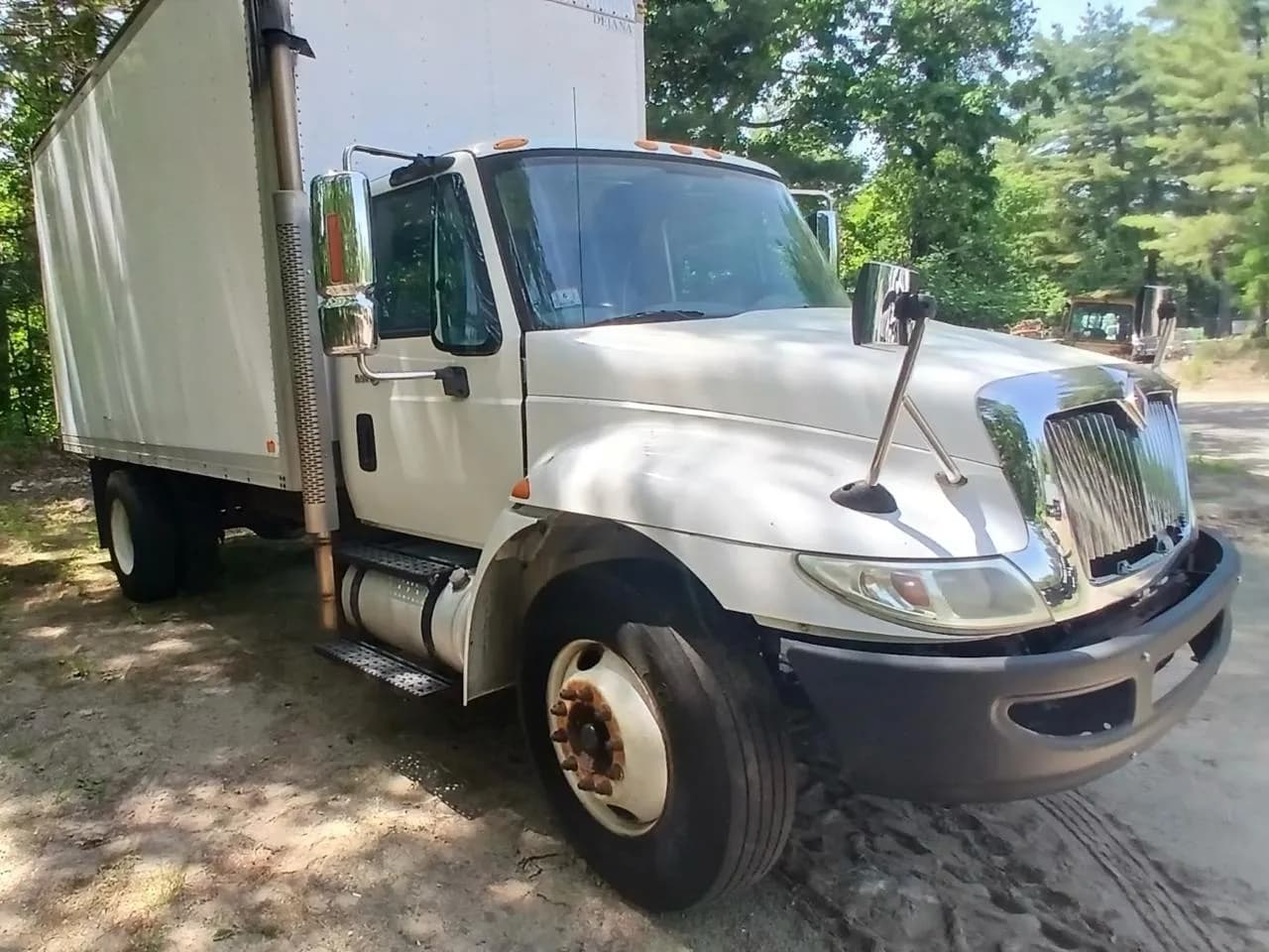 2011 International 4300 - Box