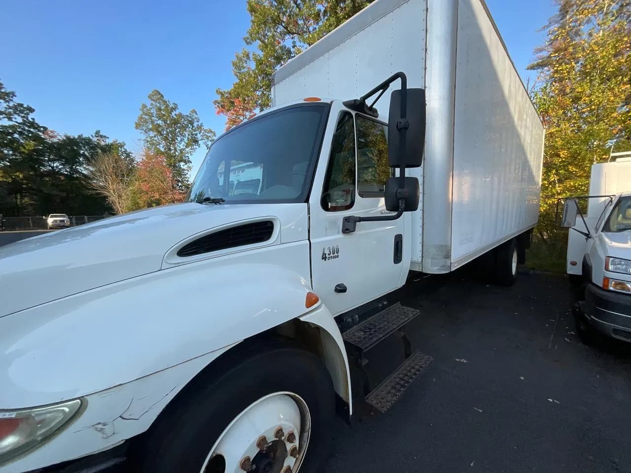 2005 International 4300 24' - Box