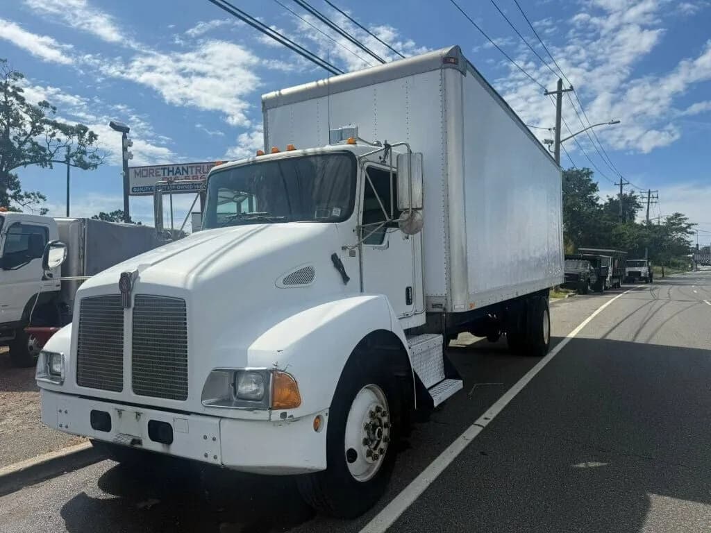 2004 Kenworth T300 22 - Box