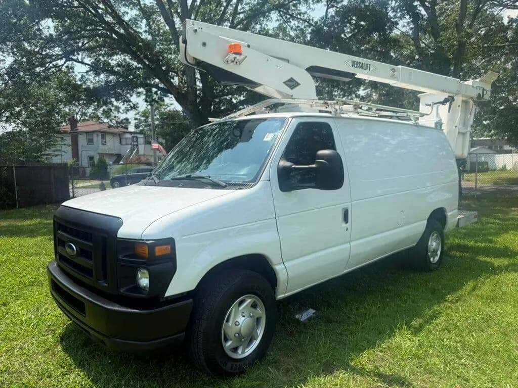 2011 Ford E-350 36 - Bucket