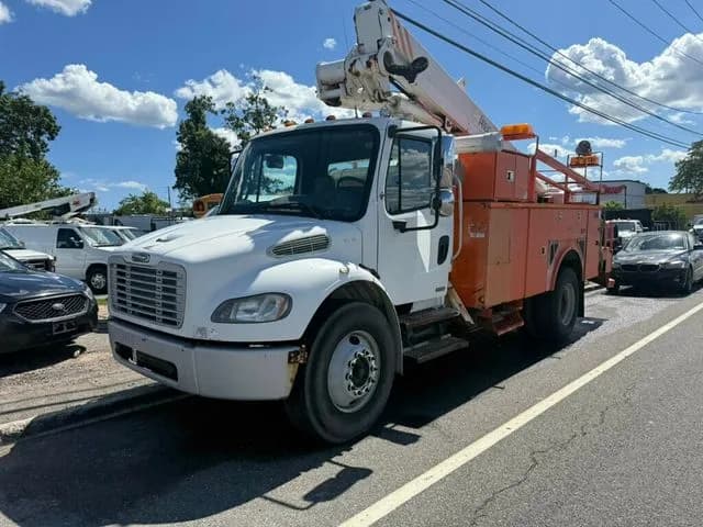 2007 Freightliner M2106 40 - Bucket