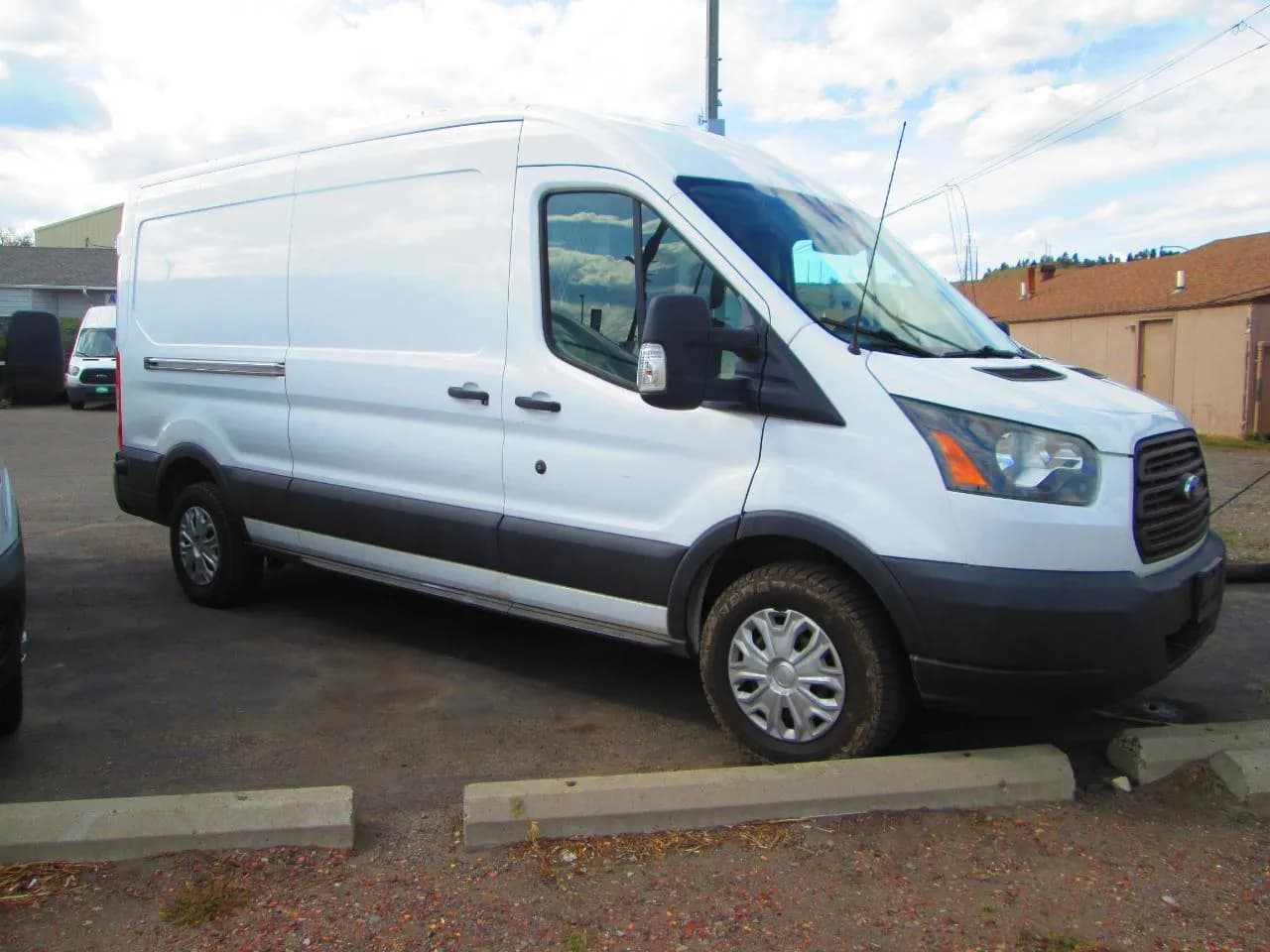 2017 Ford Transit Van T-250 148" Med Rf 9000 - Vans