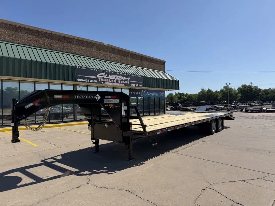 2026 Diamond T DTF 32 X 102 - Flatbed