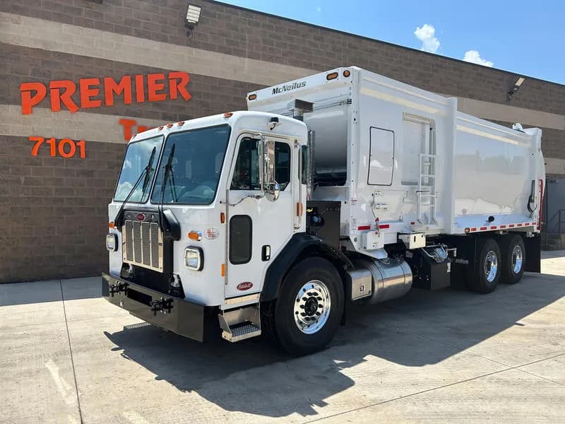 2025 Peterbilt 520 - Garbage