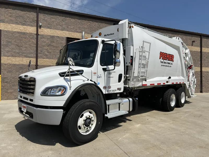 2025 Freightliner M2 106 - Garbage
