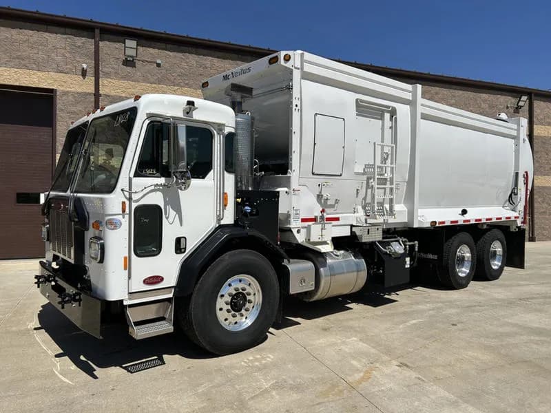 2025 Peterbilt 520 - Garbage