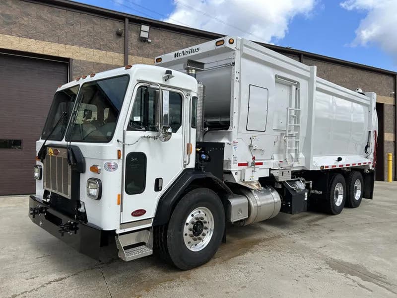 2025 Peterbilt 520 - Garbage