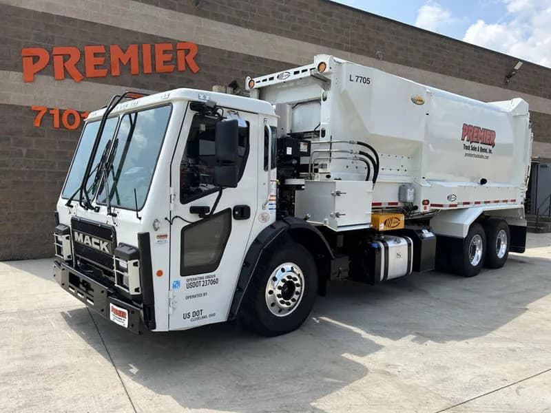 2025 Mack Trucks LR64R - Garbage