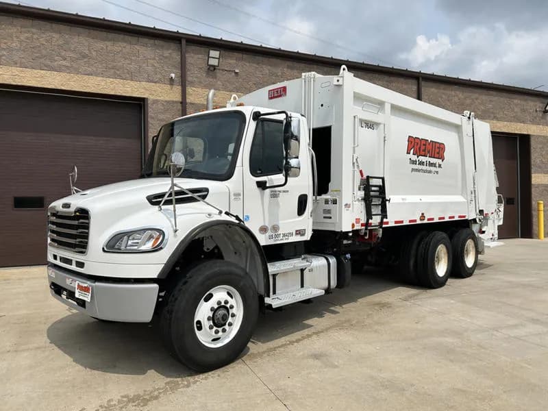2025 Freightliner M2 106 - Garbage
