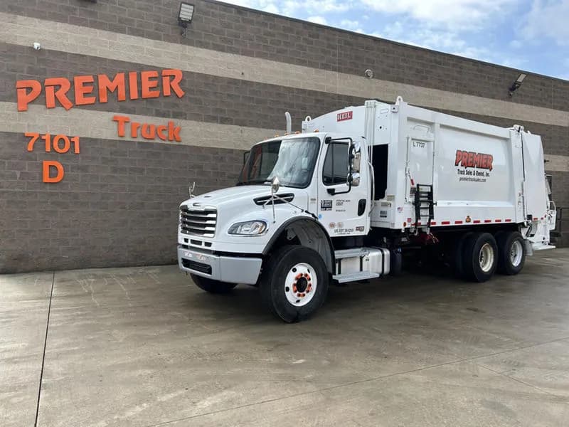 2025 Freightliner M2 106 - Garbage
