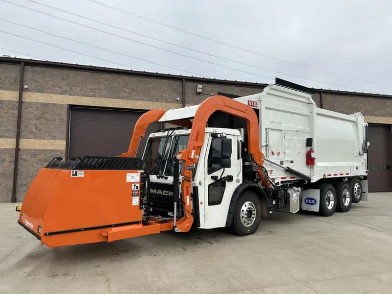 2025 Mack Trucks LR64R - Garbage