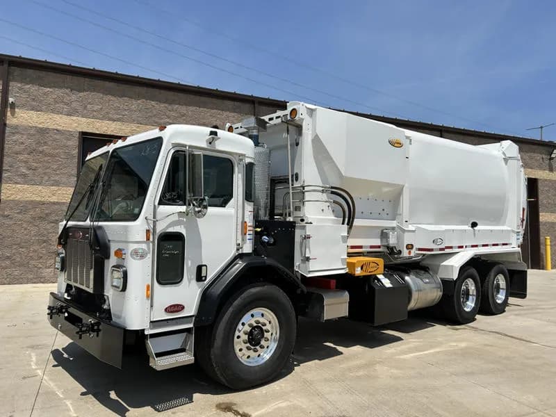2025 Peterbilt 520 - Garbage