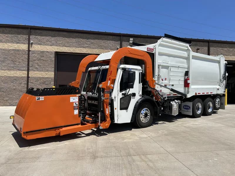 2025 Mack Trucks LR64R - Garbage