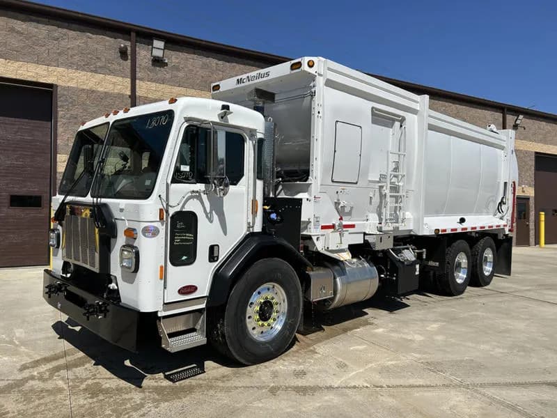 2025 Peterbilt 520 - Garbage