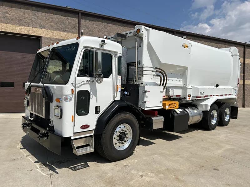 2025 Peterbilt 520 - Garbage