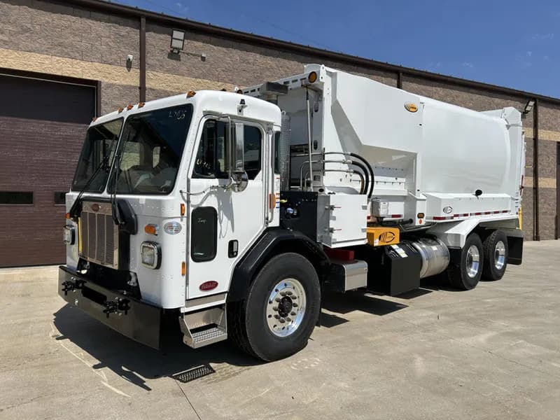 2025 Peterbilt 520 - Garbage