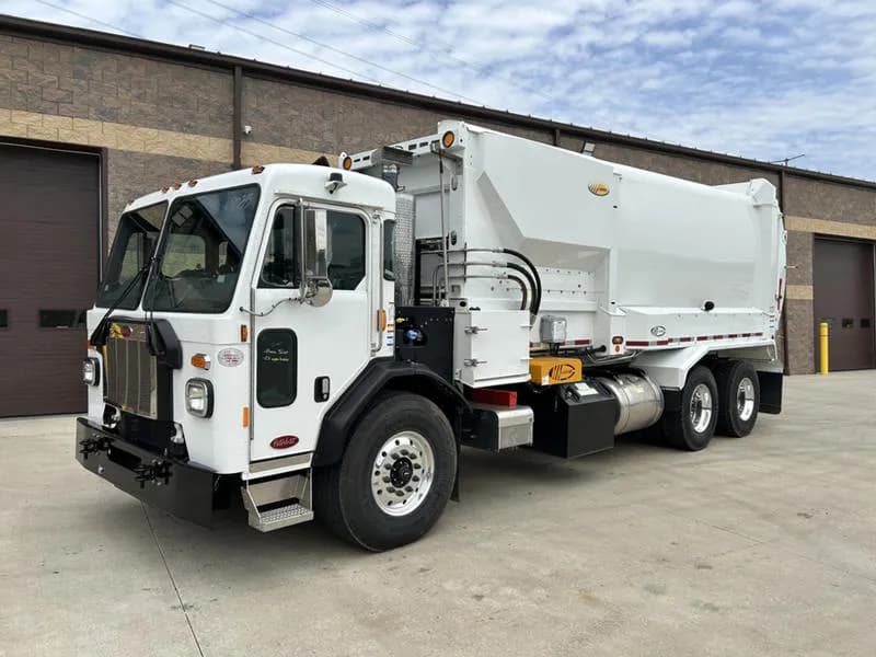 2025 Peterbilt 520 - Garbage
