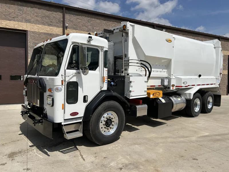 2025 Peterbilt 520 - Garbage