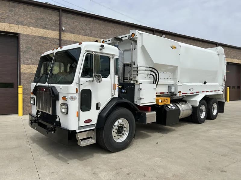 2025 Peterbilt 520 - Garbage