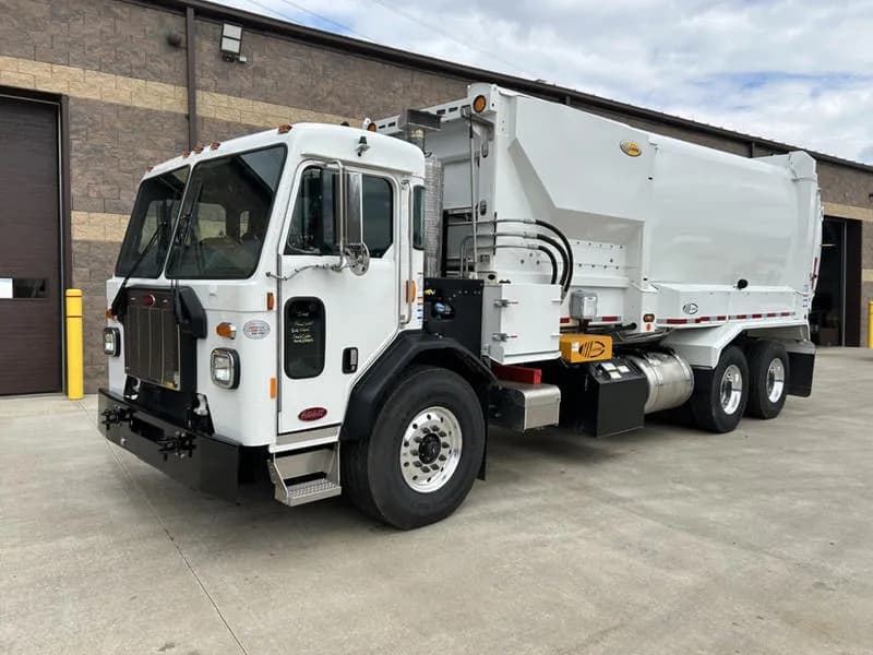 2025 Peterbilt 520 - Garbage
